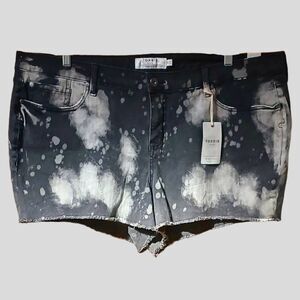 TORRID/JACK DAVID Women's Plus Size Tie-Dye distressed Black & White Shorts